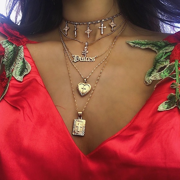 Pisces zodiac woman’s necklace - Picture 1 of 2